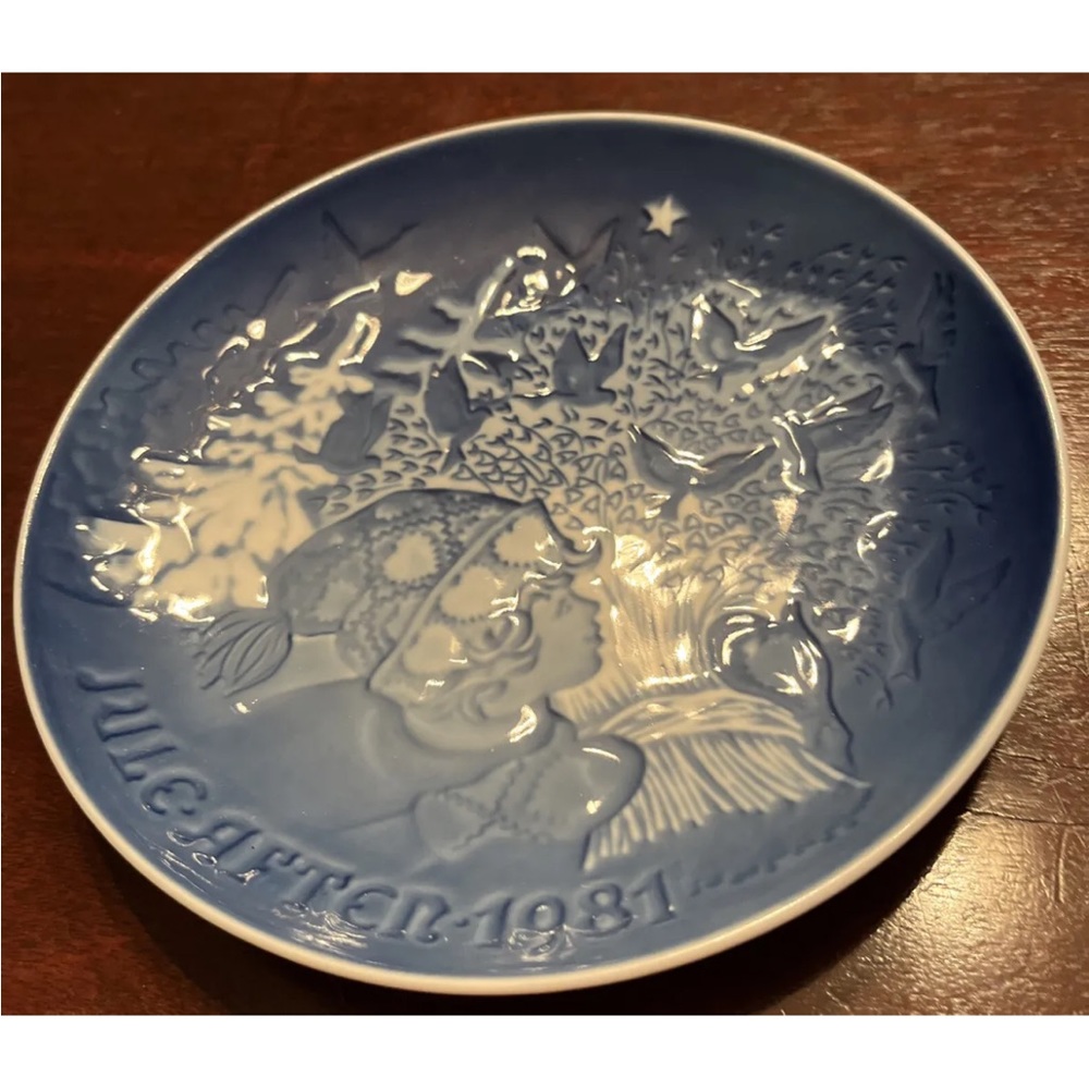 1981 Christmas collector plate from Royal Copenhagen